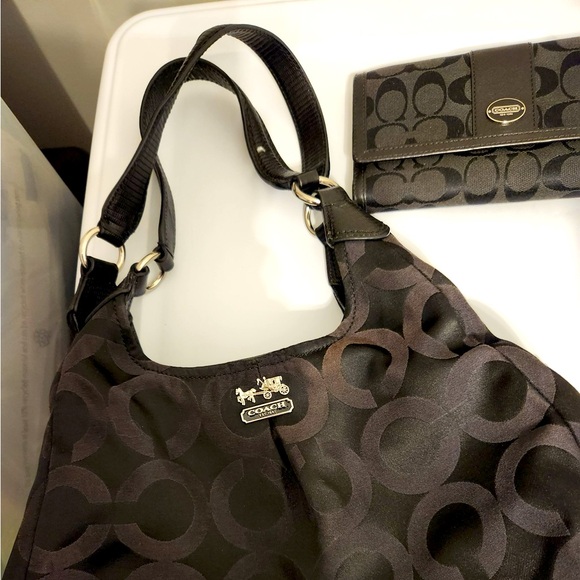 Like new. COACH Purse & matching wallet Set $250.00 OBO - Picture 1 of 1